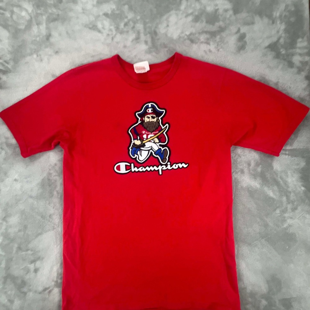 Champion Vintage Red‎ Pirate Graphic T-Shirt Embroidered Logo Men's Large EUC